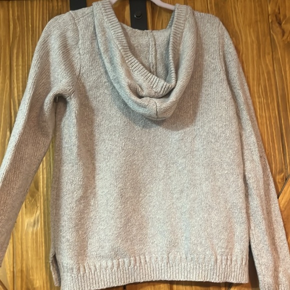 Hollister - Picture 5 of 6